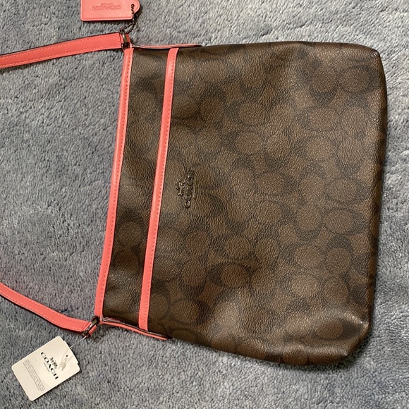 Coach Crossbody Bag with Zipper - Pink and Signature Coach Design - NWT - Picture 5 of 8